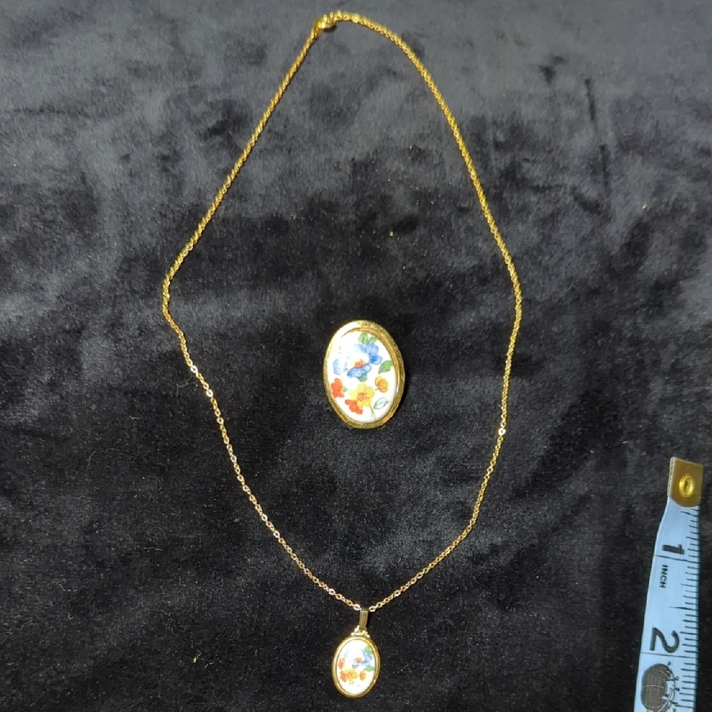 Gold Floral Pendant Necklace and Brooch Set